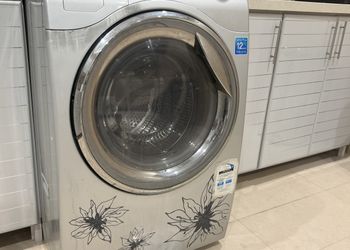 شقة بصالة وثلاث غرف نوم دخول ذكي