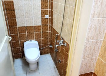 شقة بغرفة معيشة وغرفة نوم 