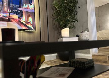 شقة بصالة أنيقة ودخول ذاتي