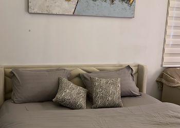 استديو بسرير ماستر وجلسة جانبية 