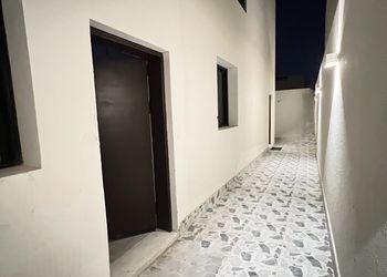 شقة بغرفة جلوس وغرفة نوم 