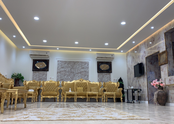 شاليه بمسطح اخضر وجلسة خارجية 