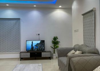 شاليه بغرفة نوم مطله على مسبح 