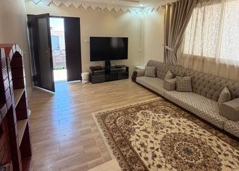 شقة بغرفتين نوم وصالة 