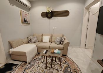 شقة بغرفة نوم وصالة مريحة 
