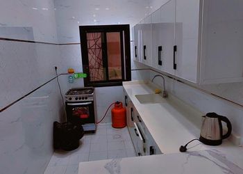 شاليه بمسطح اخضر وجلسة خارجية 