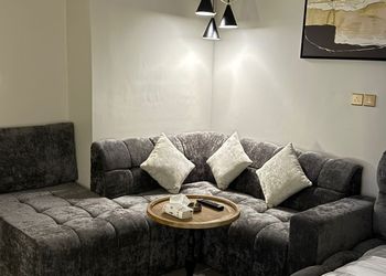 استديو بسرير ماستر وجلسة جانبية