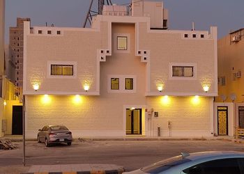 استديو بأثاث مريح وبسيط 