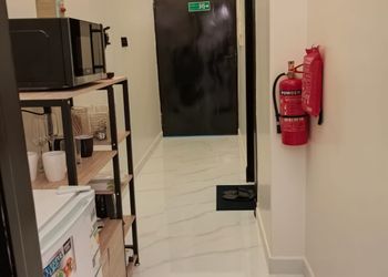 استديو بسرير ماستر وأثاث مريح 