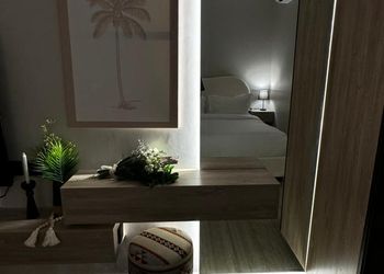 استديو بسرير ماستر وجلسة جانبية