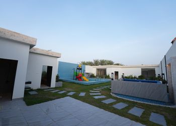 شالية بألعاب اطفال 