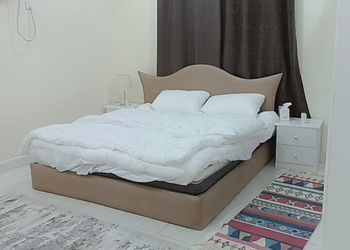استراحة بمسطح اخضروجلسة خارجية 
