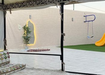 شاليه بمسطح اخضر ومسبح 