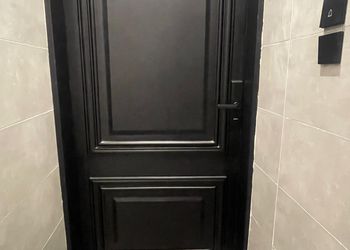 شقة بثلاث غرف نوم وصالة مريحة 