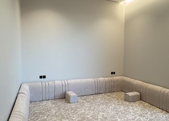 شاليه بتصميم أنيق ومسبح خارجي