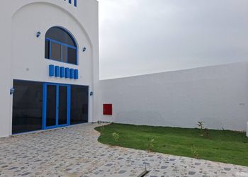 شاليه باطلاله على البحر