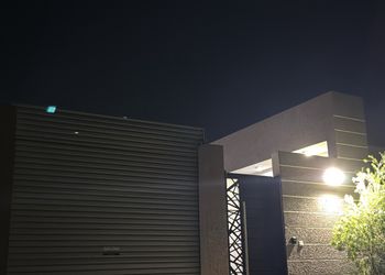 استراحة بمسطح اخضر وجلسه خارجيه