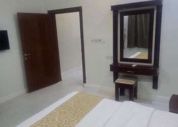 شقة بغرفة معيشة وغرفة نوم 
