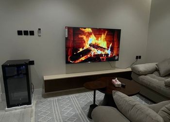 استديو بأثاث مريح وبسيط 