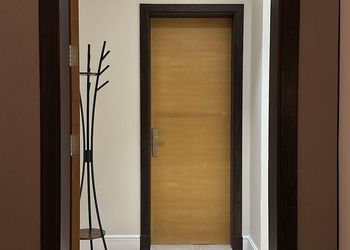 شقة بغرفة نوم مريحة وتصميم أنيق 