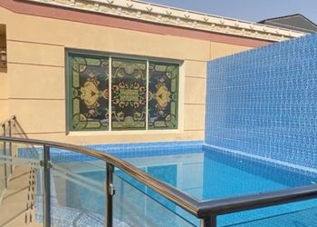 شاليه بمسطح اخضر ومجلس داخلي