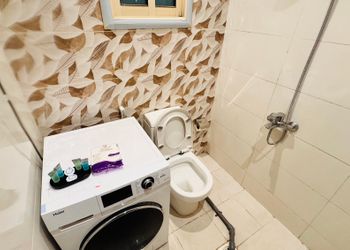 شقة بغرفة معيشة وغرفة نوم 