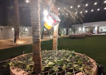 شاليه بمسطح اخضر ومجالس 