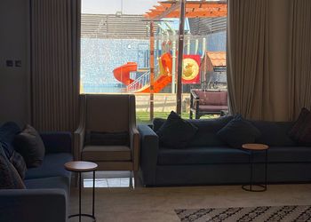شاليه بمسبح مع العاب اطفال