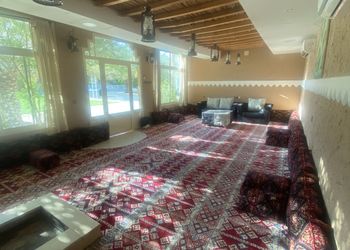 استراحة بمسبح وجلسة خارجية 