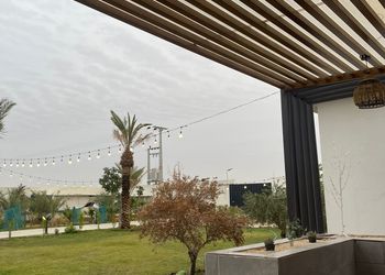 استراحة بمسطح اخضر ومجالس