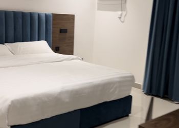 استديو بسرير ماستر وأثاث مريح 