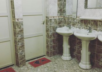 شاليه بمسطح اخضر و مسبح داخلي