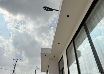 شاليه بمسبح داخلي ومجلس 