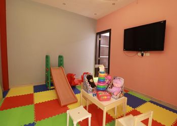 شاليه بمسبح بألعاب مائية وجلسات