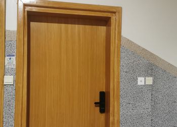 استديو بسرير ماستر وجلسة جانبية 