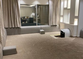 شالية بمجلس مطل على المسبح 