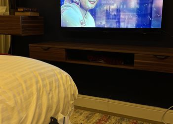 استديو بسرير ماستر وجلسة جانبية