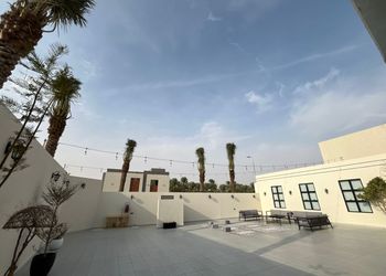 شاليه بمجالس انيقه وواسعه