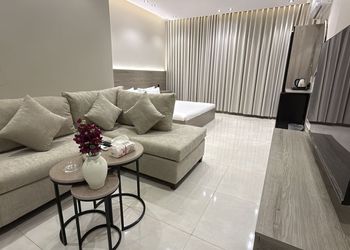 استديو بسرير ماستر وجلسة جانبية 