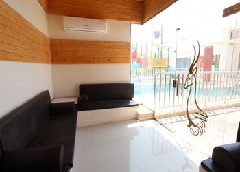شاليه بجلسه خارجيه والعاب مائية