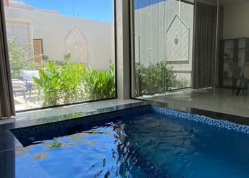 شالية بمجلس مطل على المسبح 