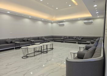 استراحة بمجالس واسعة وفناء خارجي