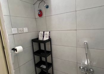 شقة بصالة وغرفة نوم وبأثاث مريح