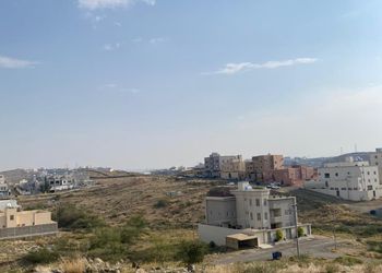 بيت شعر واسع وموقف سيارة