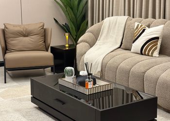 شقة بصالة أنيقة ودخول ذاتي