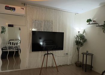 استديو بسريرين مفردة و أثاث مريح
