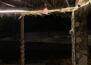 استراحة بجلسة مطلة على الطبيعة 