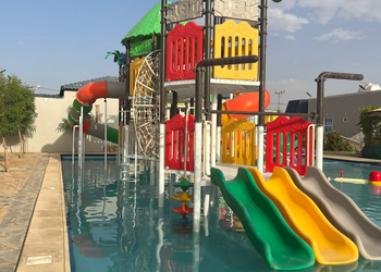 شاليه بمسبح وألعاب مائية