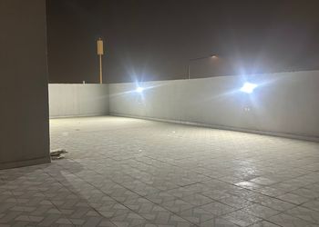 شقة بصالة ومجلس وغرفتين نوم 