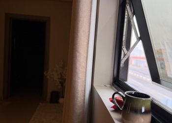 شقة بصالة مريحة ودخول ذاتي 